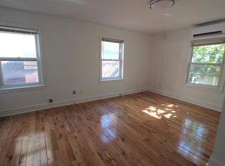 2004 Chestnut St APT 3R, Philadelphia, PA 19103