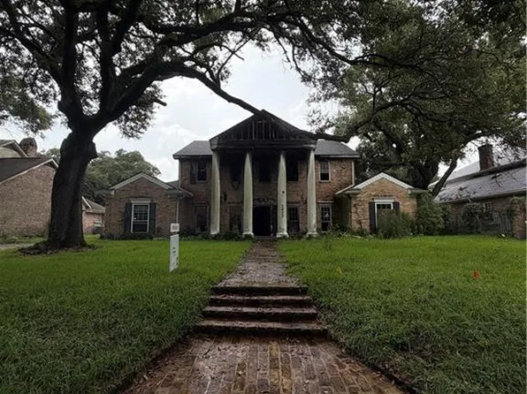 2433 Bedford Dr, New Orleans, LA 70131