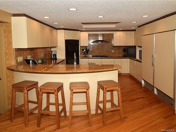 4th image of 174 Rosemary Ln