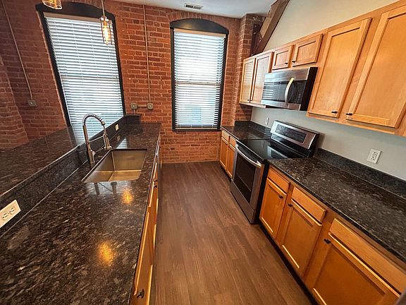 3rd image of 2820 Detroit Ave APT 202