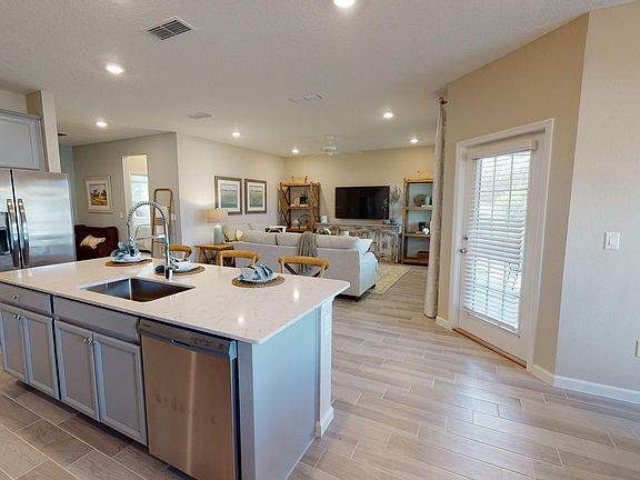 4th image of 396 Clifton Bay Loop