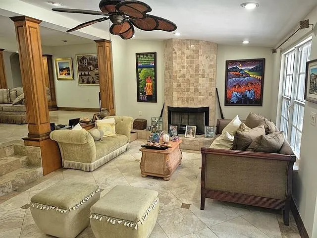11081 SW 30th Ct — Photo 4