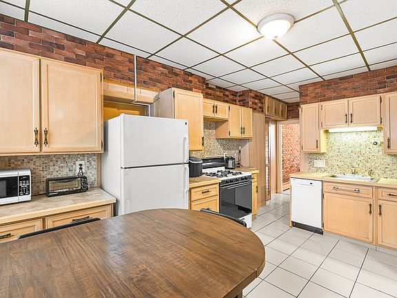 4th image of 4 Baldwin Pl APT 2