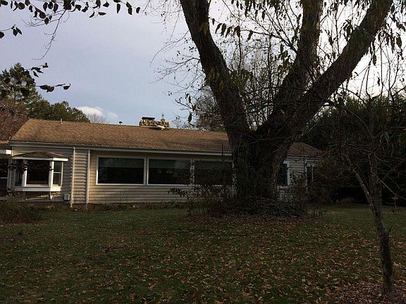 4th image of 354 Sunset Dr