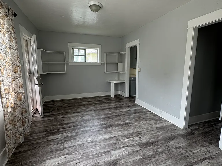 5886 Myrtle Ave — Photo 4
