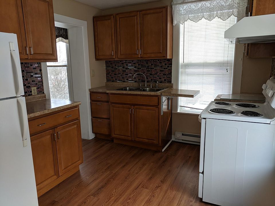 New modern Aristokraft kitchen. Drop down extra counter near sink. New LED overhead light.