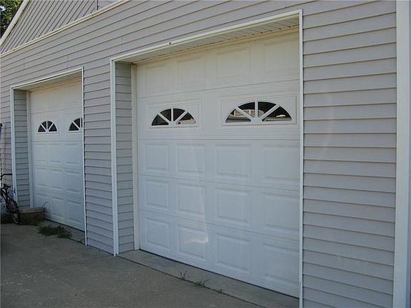 2nd image of 825 N 7th Street Ct