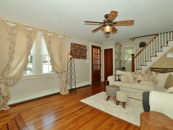 3rd image of 18 Hilden St