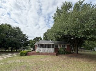 21 Manor Rd, Cheraw, SC 29520