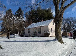 187 3rd St SE, Barberton, OH 44203