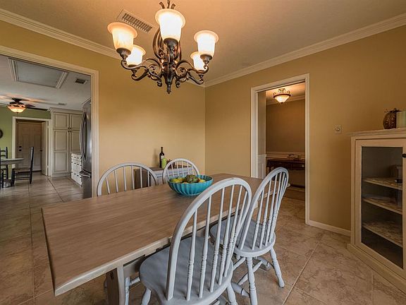 3rd image of 790 Shakespeare Dr