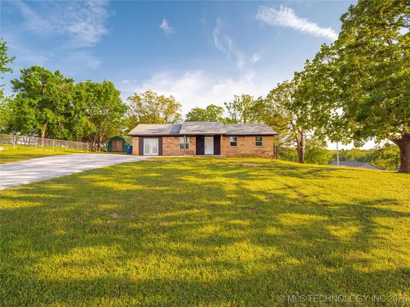 700 Lakeview Dr, Hartshorne, OK 74547
