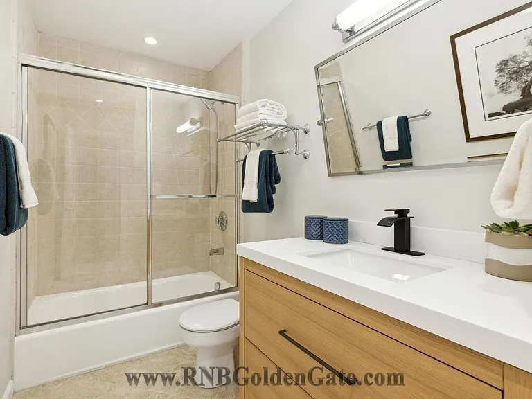 60 Bessie St #B — Photo 32