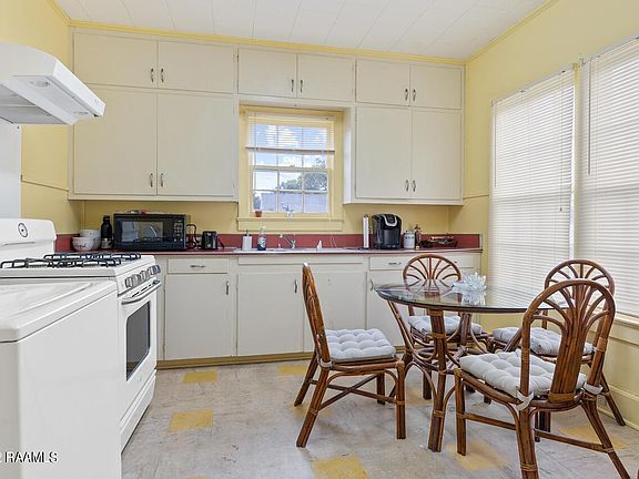5th image of 214 Constance Ave