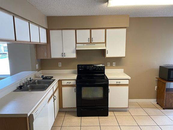 3rd image of 516 Scarlet Maple Ct