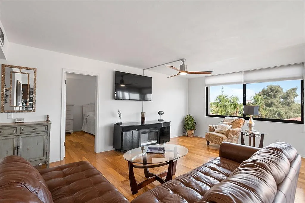 2 bed, 2.0 bath, 1050 sqft, $2,395 — Photo 4