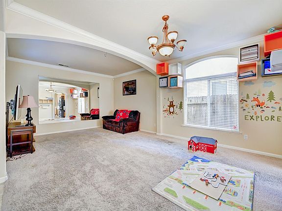 5th image of 2117 Blackridge Ave