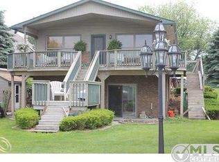 3181 Beaumont Dr, Highland, MI 48356