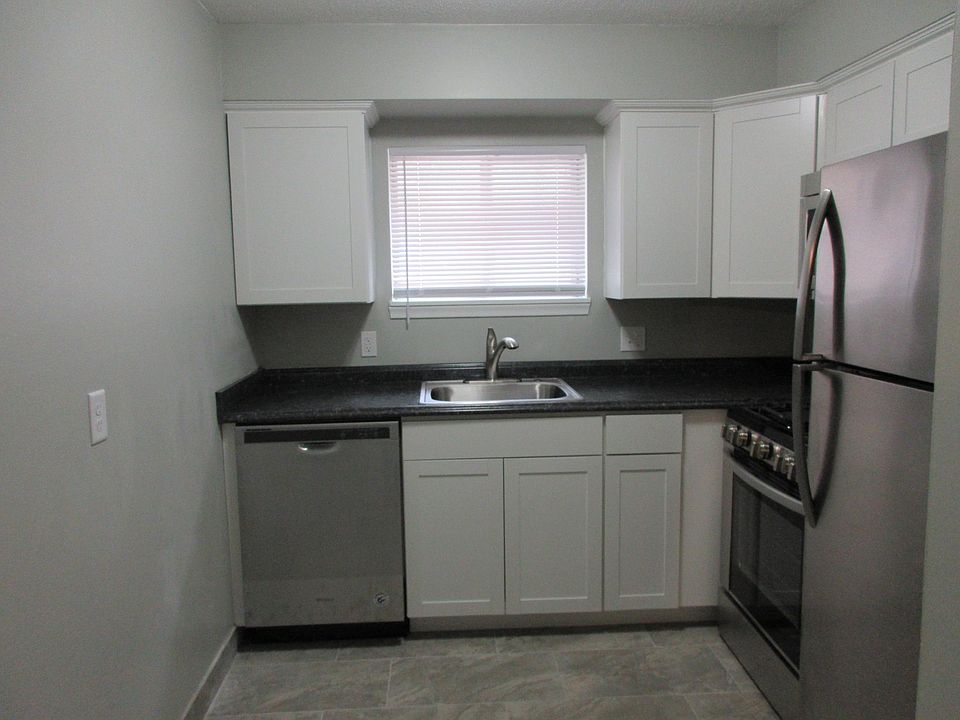 1st image of 4725 California St #1