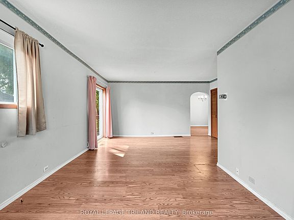 3rd image of 15 Antrim St