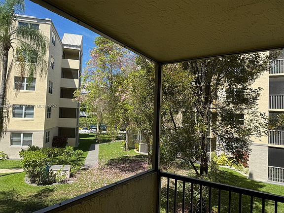 2nd image of 8215 Lake Dr #206