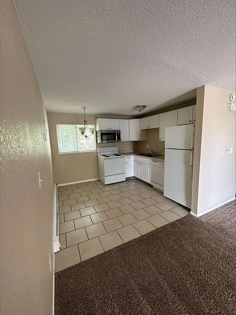 2 bed, 1.0 bath, 750 sqft, $1,099 — Photo 3