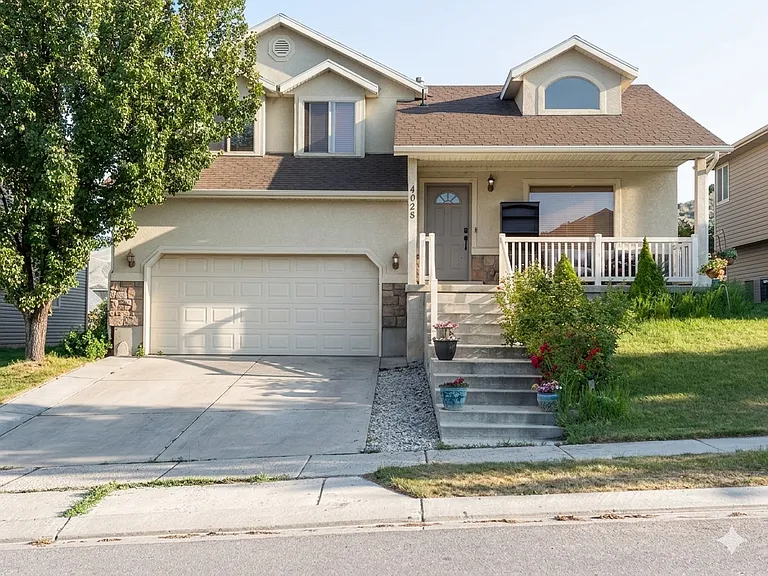 4028 E Clark Cir — Photo 1
