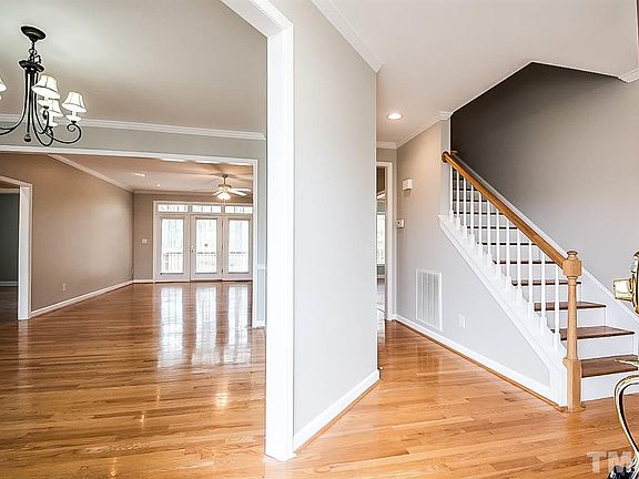 5th image of 217 Stoney Dr
