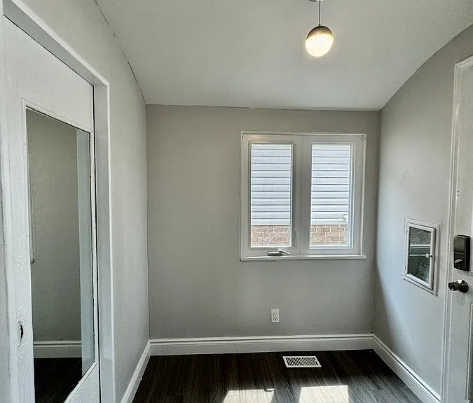 382 Pierre Ave #MAIN — Photo 3