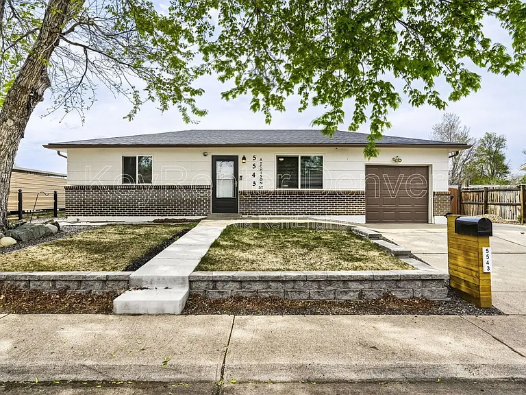 5543 Atchison St — Photo 1