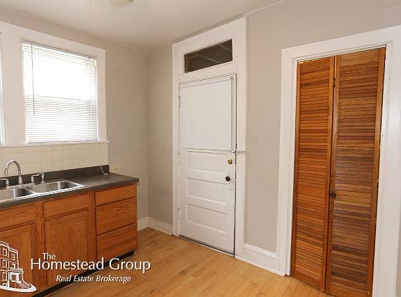 5th image of 2335 W Grace St