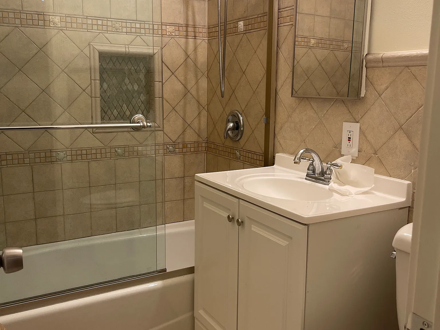 2 bed, 1447 sqft, $3,300 — Photo 4