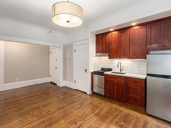 5th image of 929 Pine St APT 201