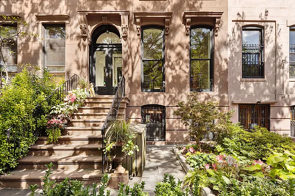 Sold by Compass | media 18