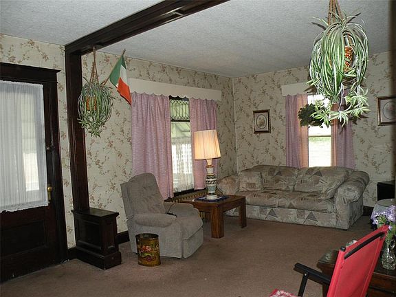 3rd image of 119 Eldredge St