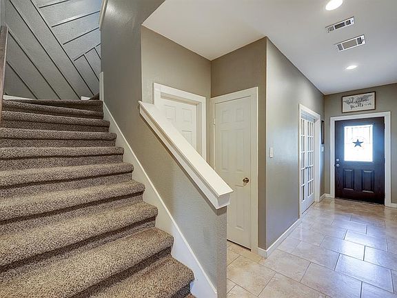 5th image of 592 Mosswood Dr