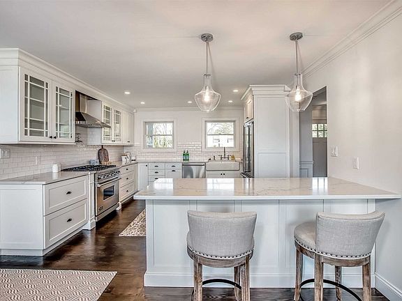 4th image of 36 Saltmeadow Ln