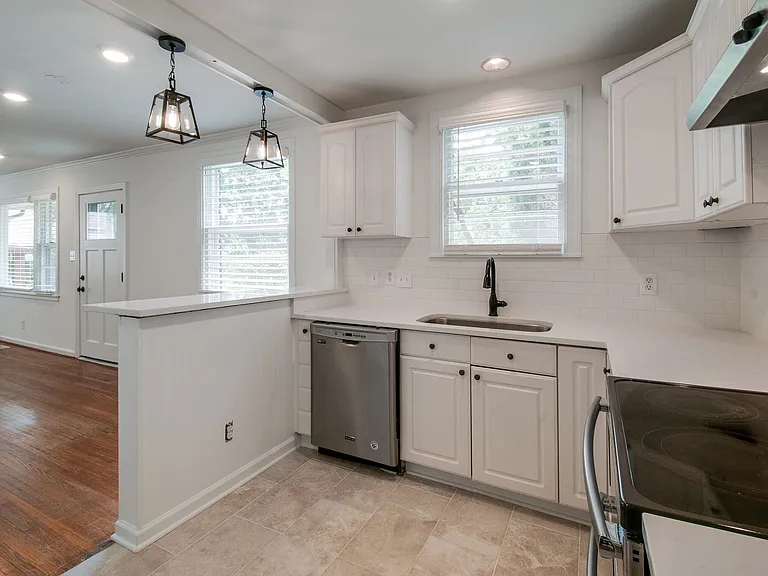 1006 S Douglas Ave — Photo 7