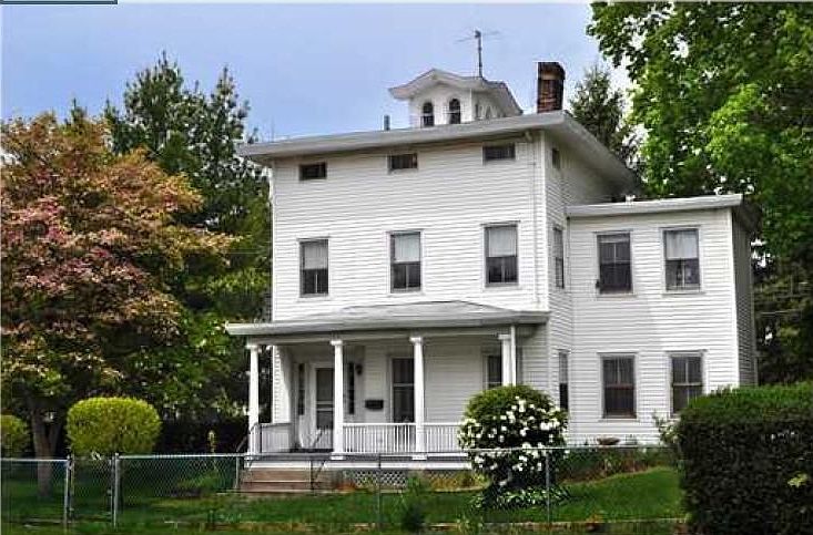 Entrance / Porch