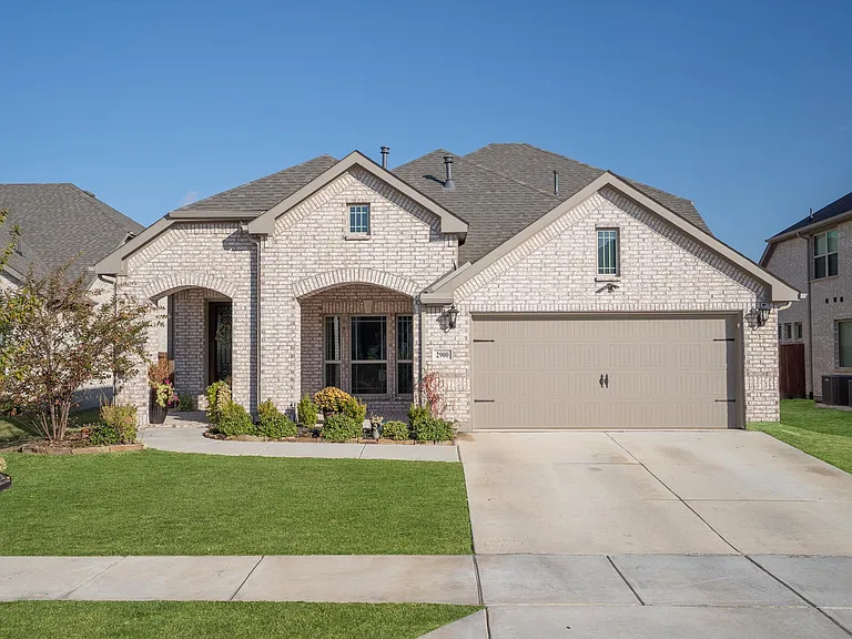 2900 Emerald Trace Dr — Photo 1