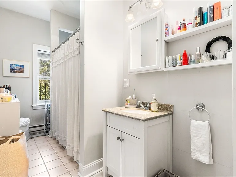 291 W 3rd St #3 — Photo 11