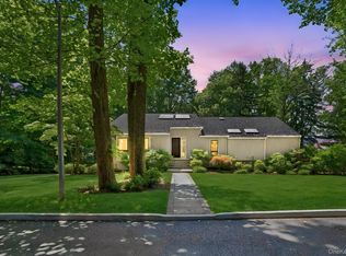 12 Hearthstone Circle, Scarsdale, NY 10583