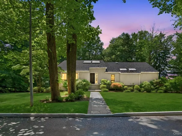 12 Hearthstone Circle, Scarsdale, NY 10583