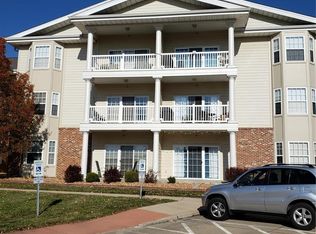 112 Saint James Ct, Saint Peters, MO 63376