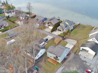 4394 Cass Elizabeth Rd, Waterford, MI 48328