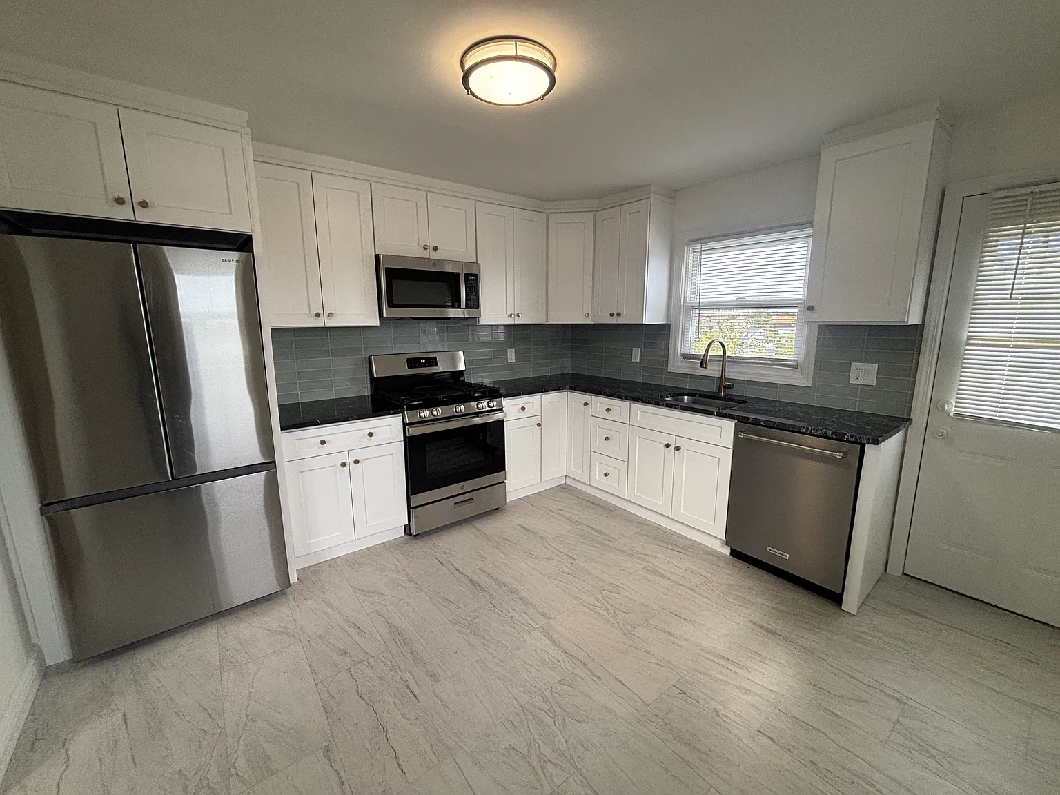 3 bed, 1.5 bath, 1200 sqft, $3,500 — Photo 1