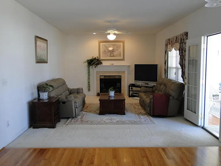 307 Laurens Way — Photo 9