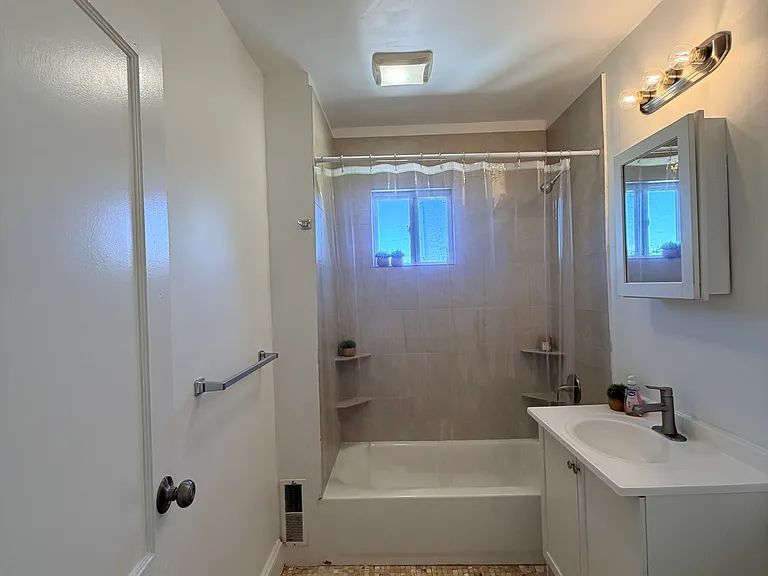49 Henry St #3 — Photo 18