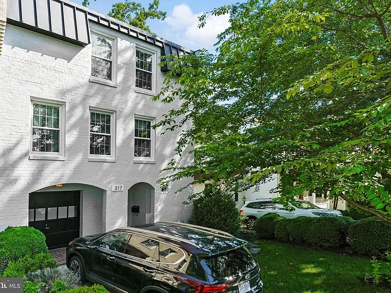 317 N Maple Ave — Photo 1