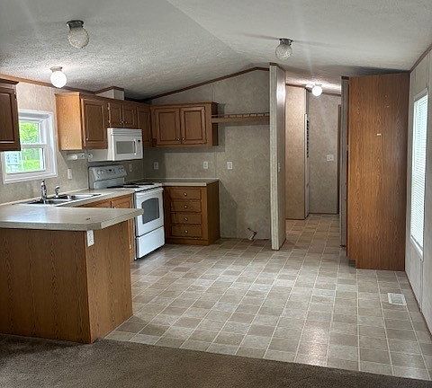 3rd image of 14 Carpenter Blvd